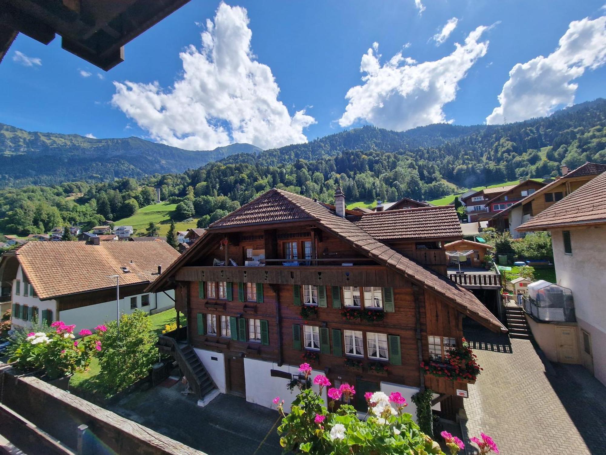 Hotel Kreuz Leissigen ภายนอก รูปภาพ