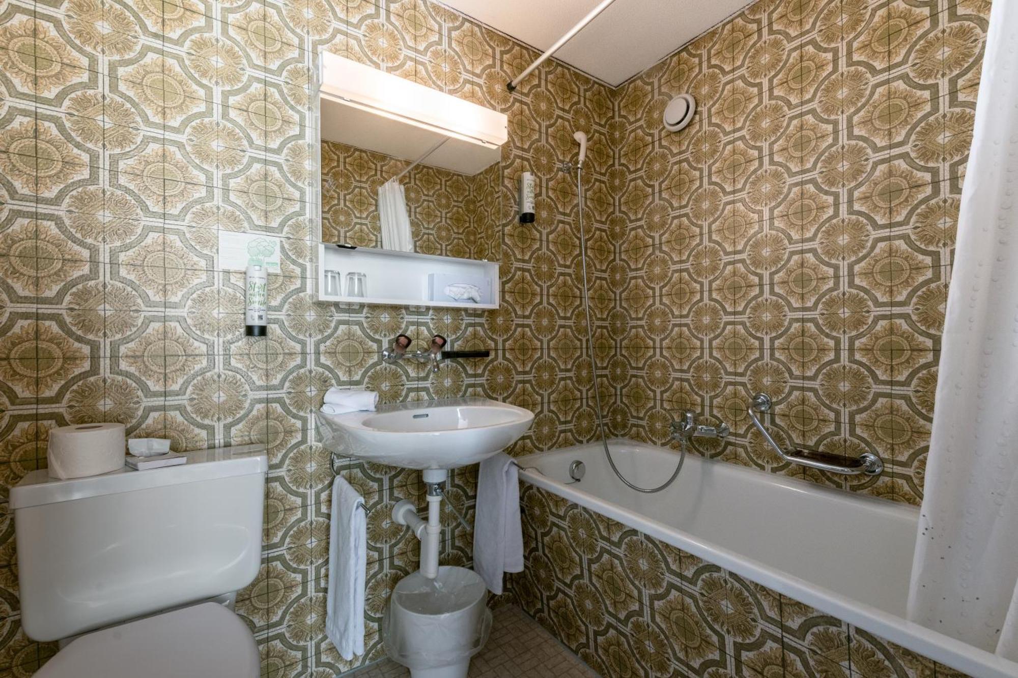 Hotel Kreuz Leissigen ภายนอก รูปภาพ