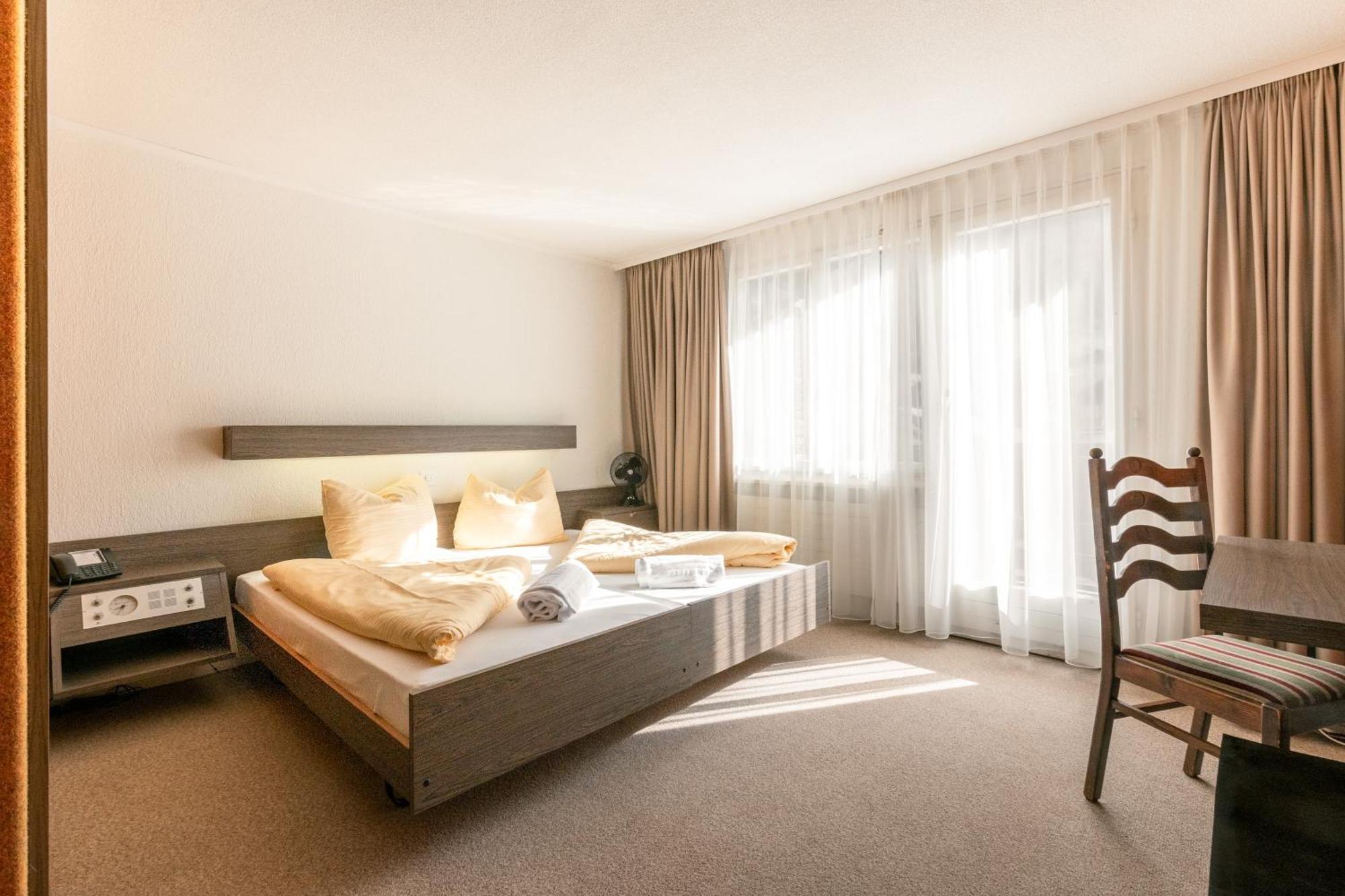 Hotel Kreuz Leissigen ภายนอก รูปภาพ
