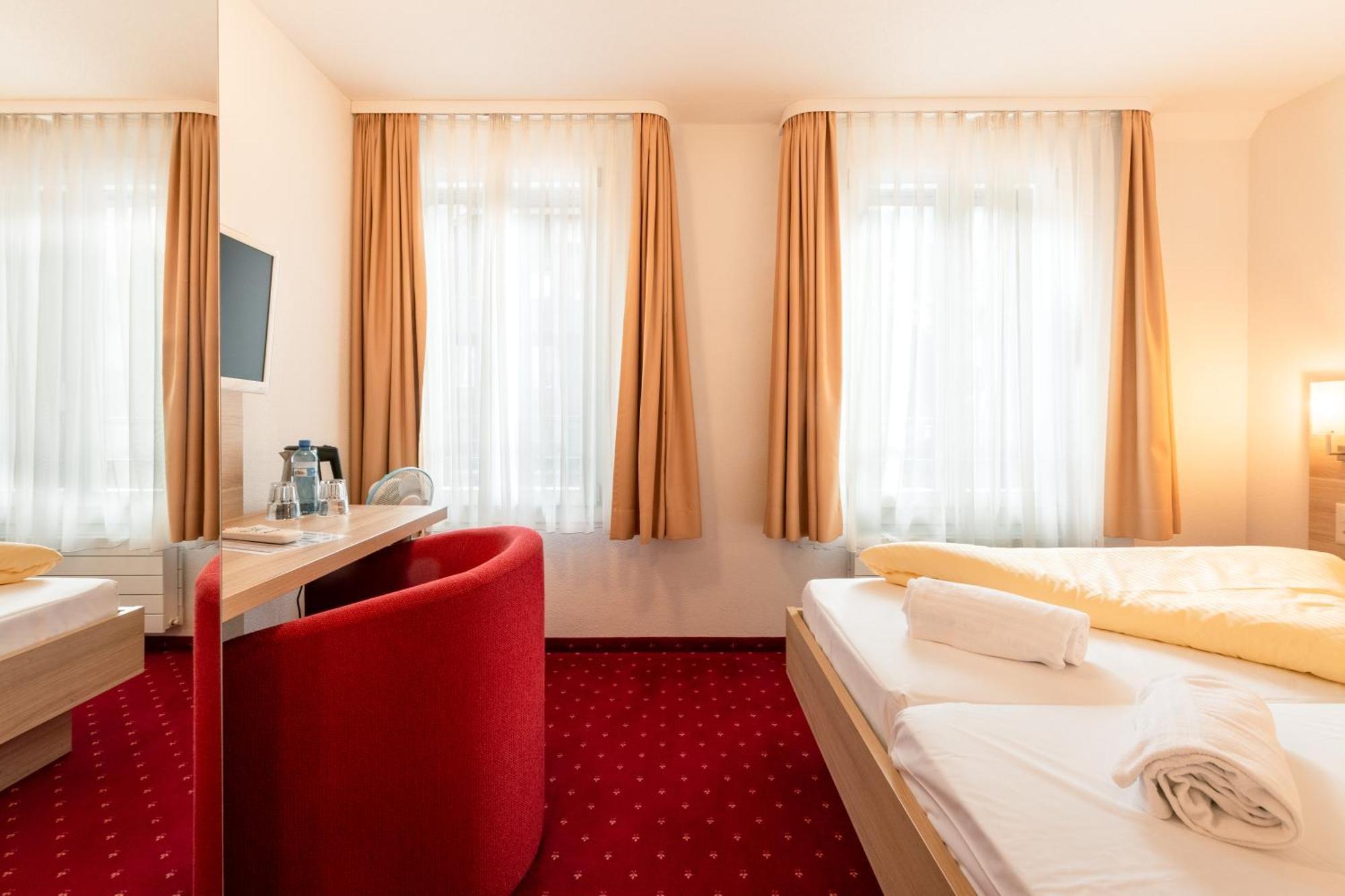 Hotel Kreuz Leissigen ภายนอก รูปภาพ