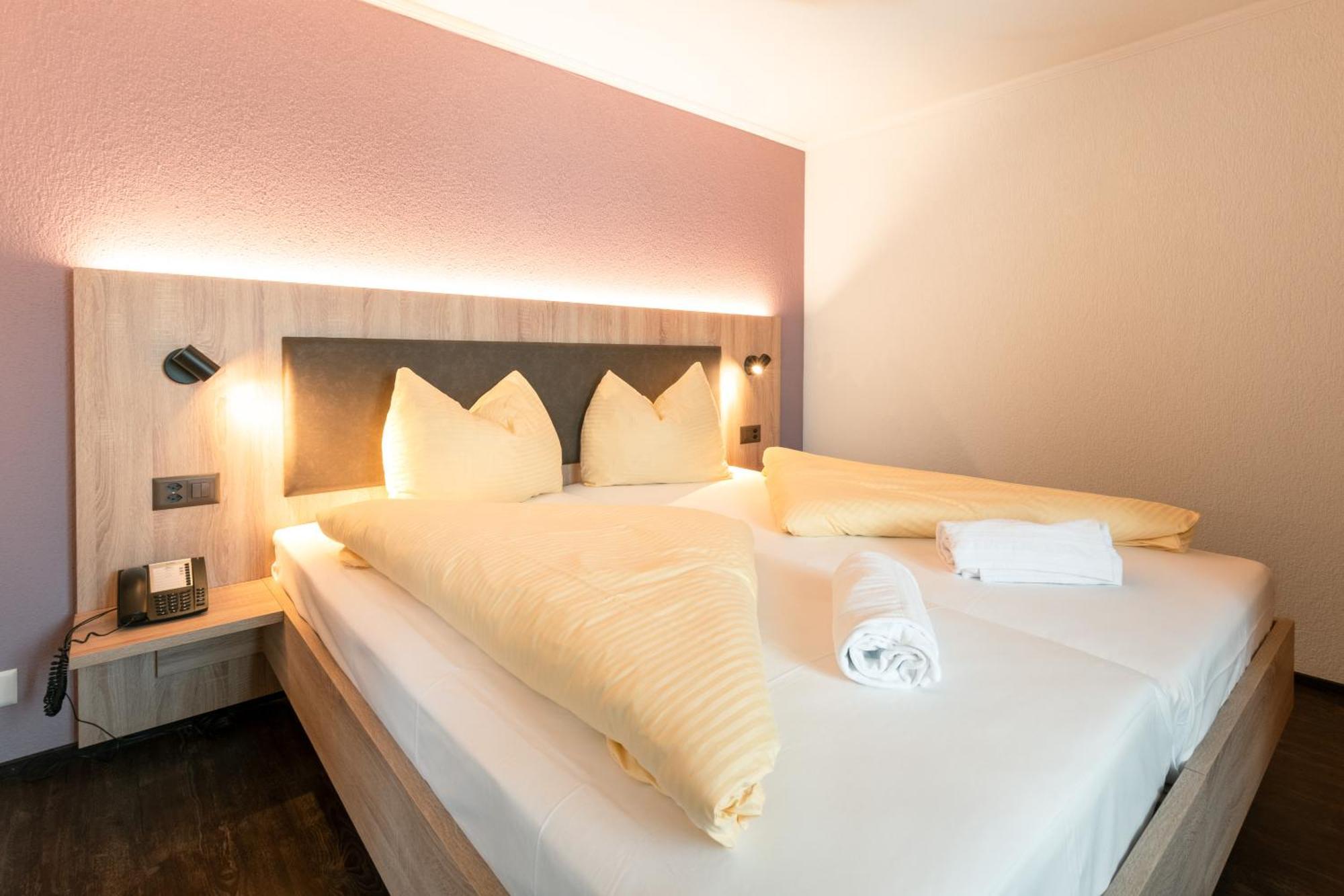 Hotel Kreuz Leissigen ภายนอก รูปภาพ