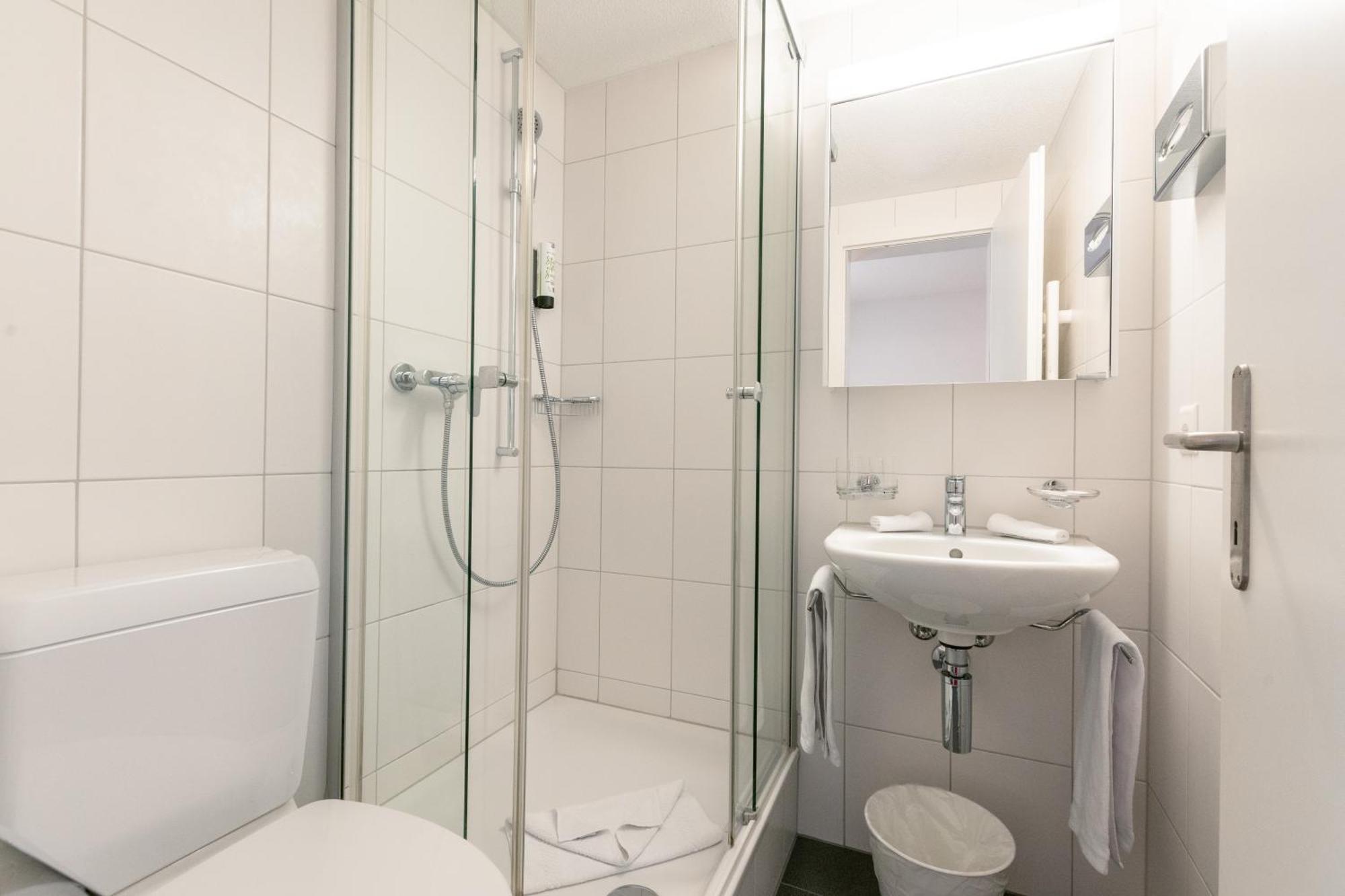 Hotel Kreuz Leissigen ภายนอก รูปภาพ